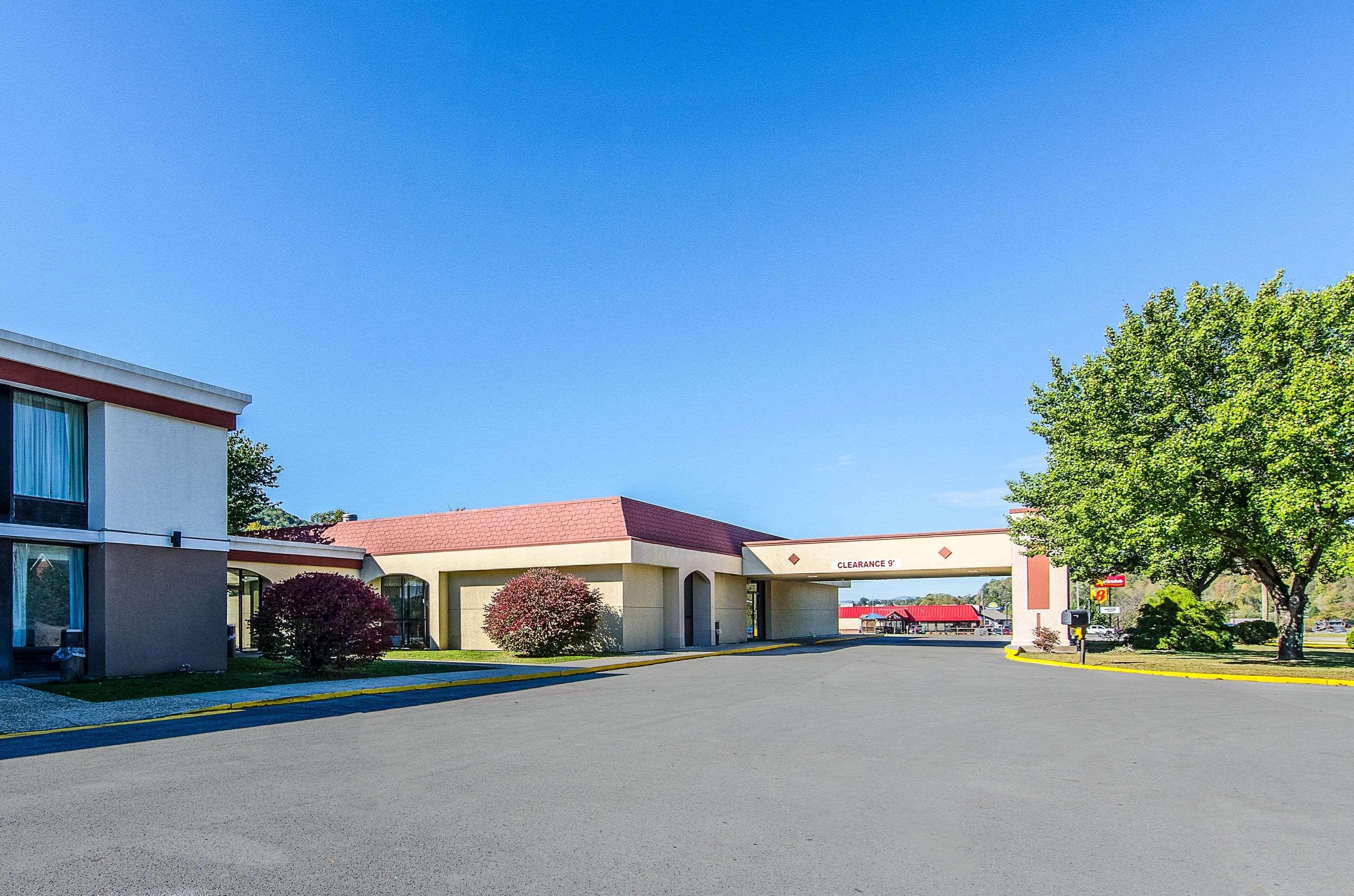 Econo Lodge Inn&Suites - Norton Exterior foto