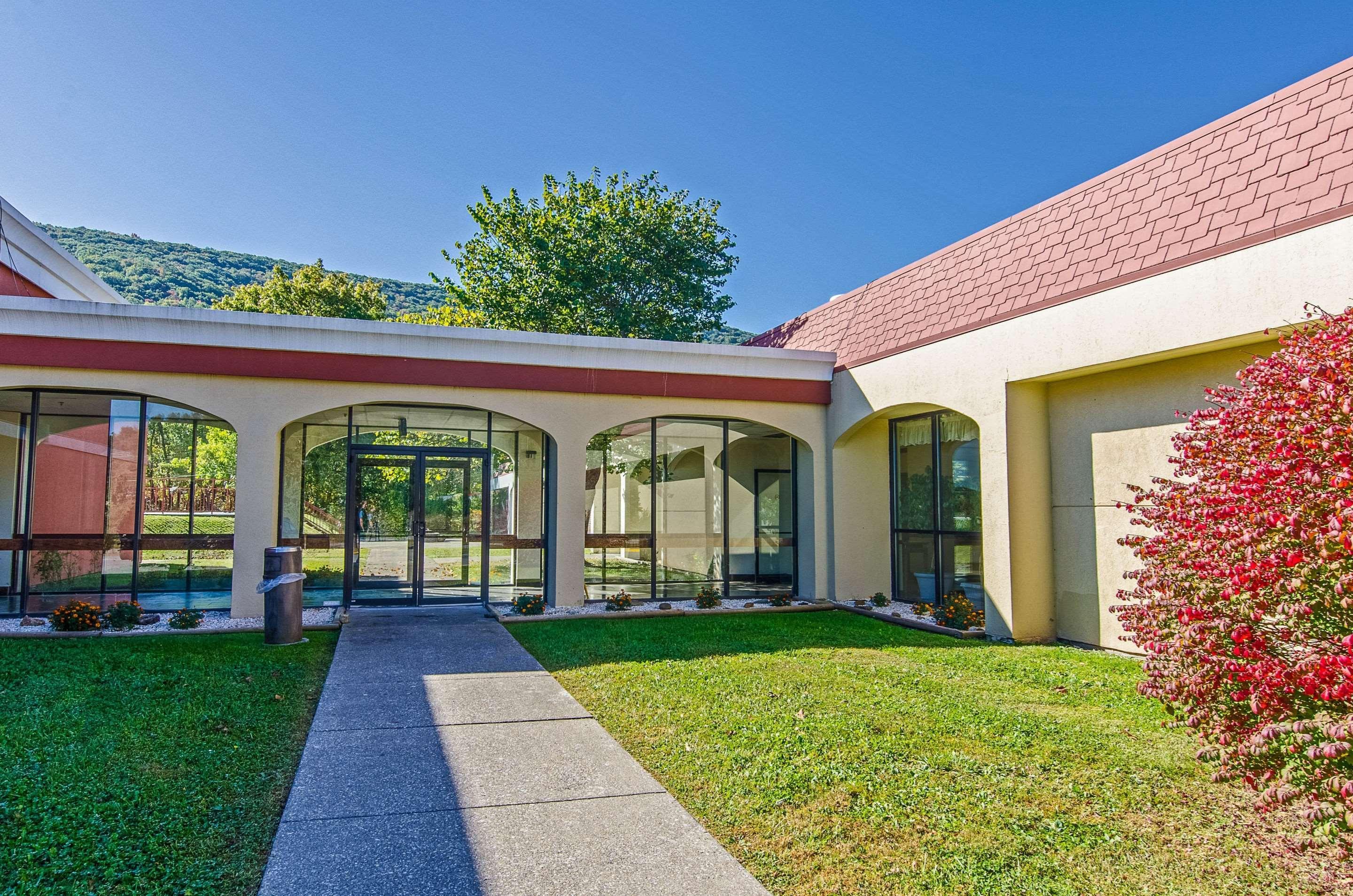 Econo Lodge Inn&Suites - Norton Exterior foto
