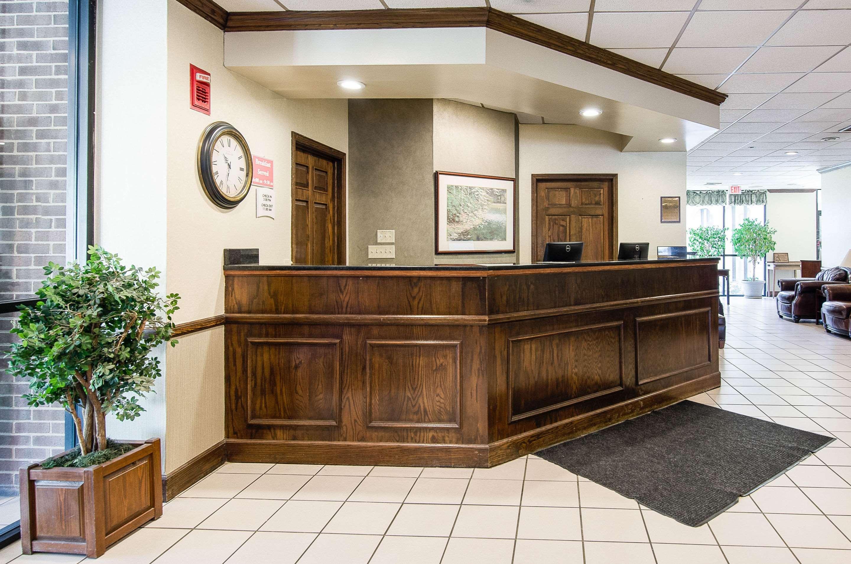 Econo Lodge Inn&Suites - Norton Exterior foto