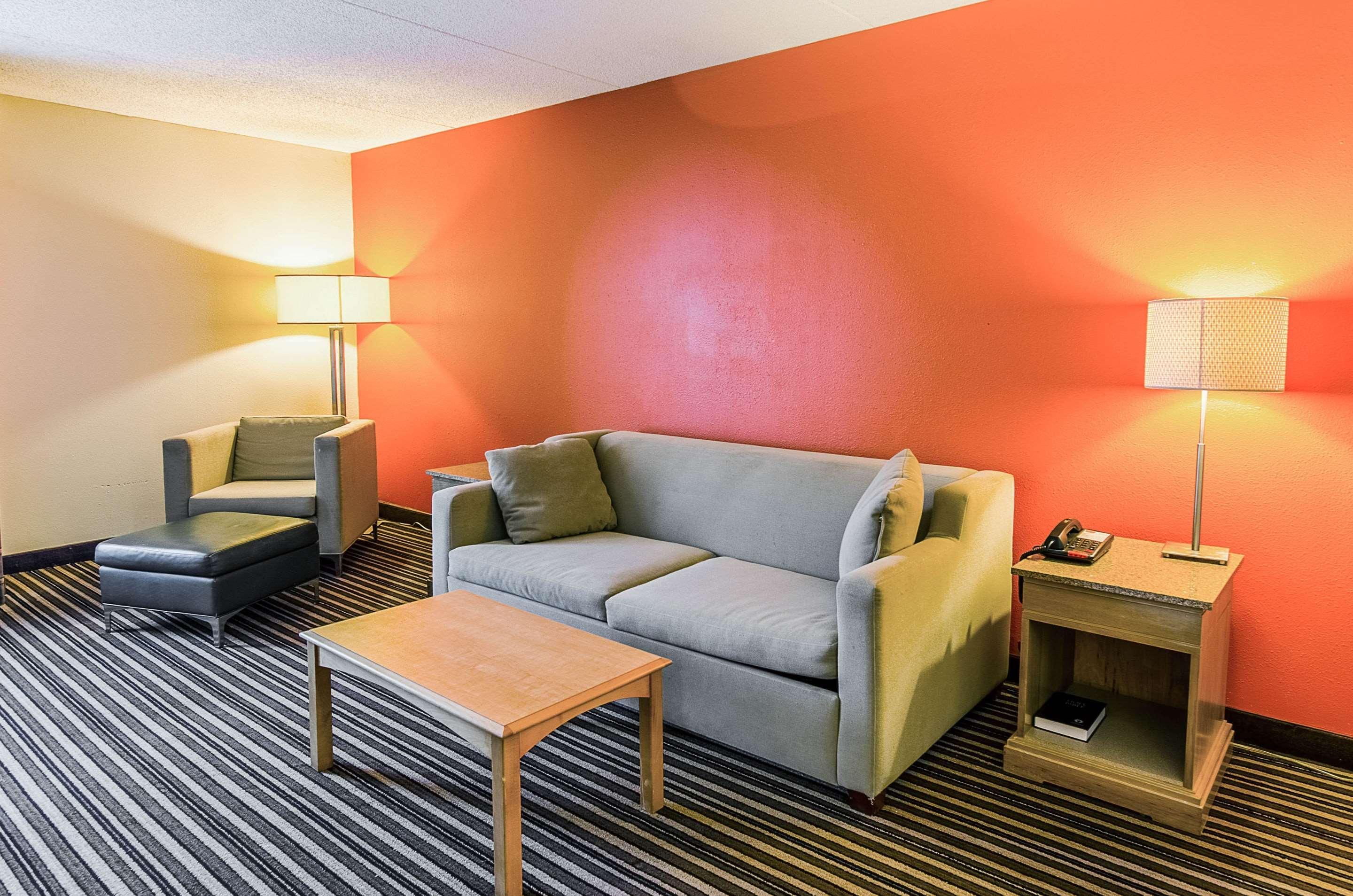 Econo Lodge Inn&Suites - Norton Exterior foto