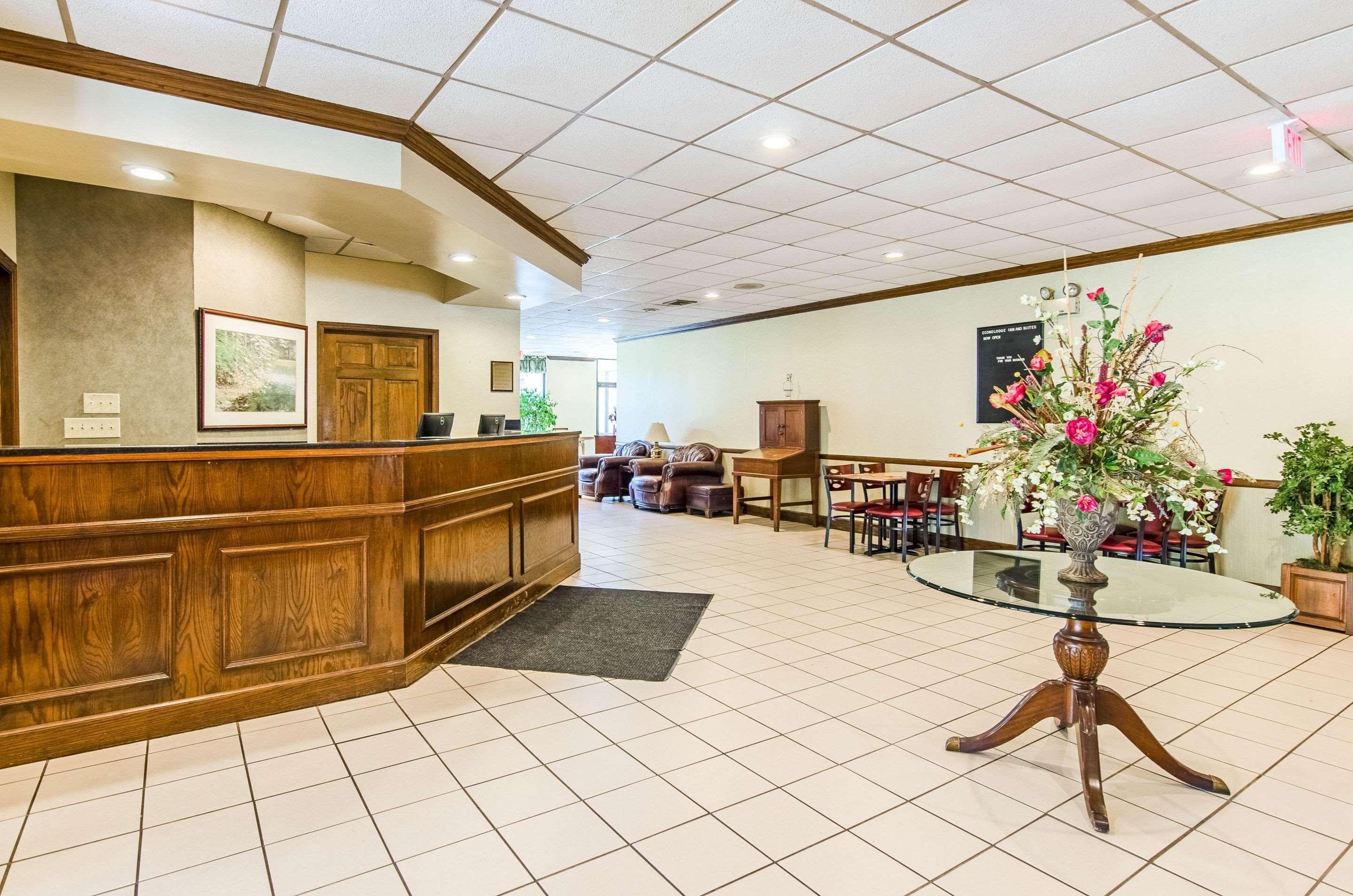 Econo Lodge Inn&Suites - Norton Exterior foto