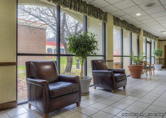 Econo Lodge Inn&Suites - Norton Exterior foto